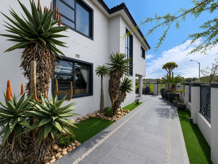 4 Bedroom Property for Sale in Flamingo Vlei Western Cape